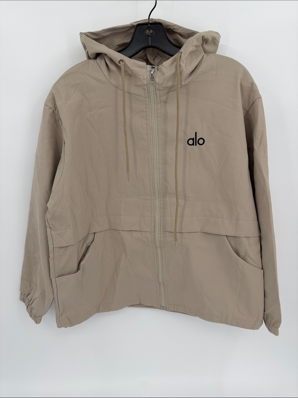 ALO Yoga  Hooded Zip Windbreaker Jacket in Taupe